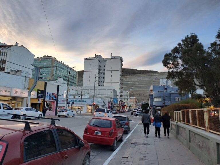 Vista de Comodoro Rivadavia en un día frío y nublado