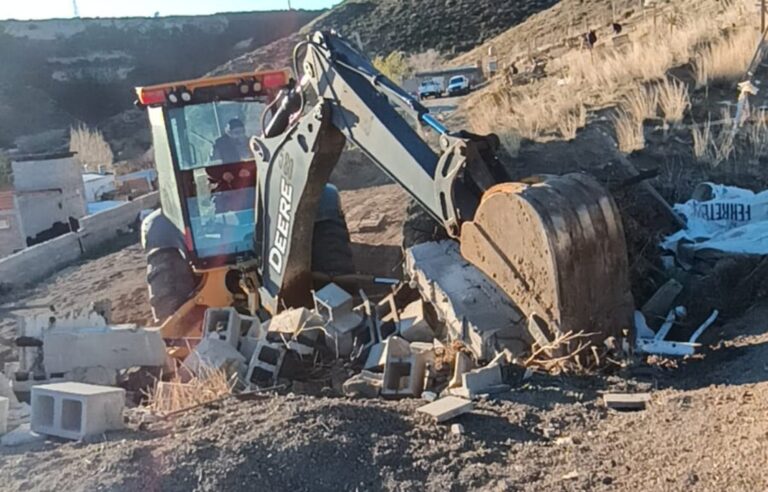 Operativo de desalojo en terreno ocupado del barrio Laprida, Comodoro Rivadavia