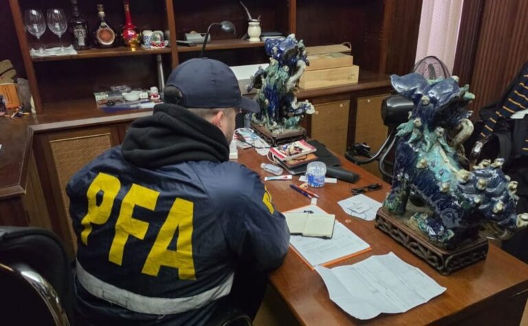 Detenidos y drogas secuestradas en operativo Conexión Malaya de la Policía Federal Argentina