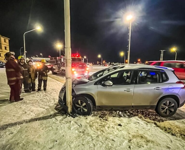 Vehículo despistado en la Autovía 17 de Octubre en Río Gallegos