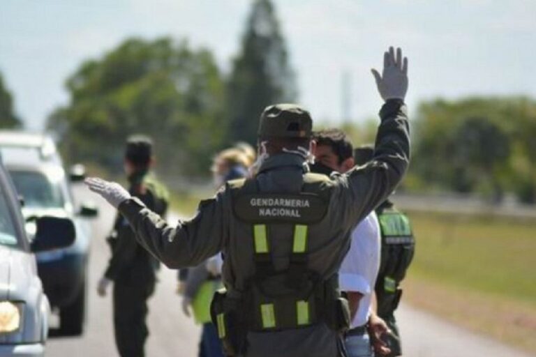 Control vehicular de Gendarmería Nacional en ruta de Chubut