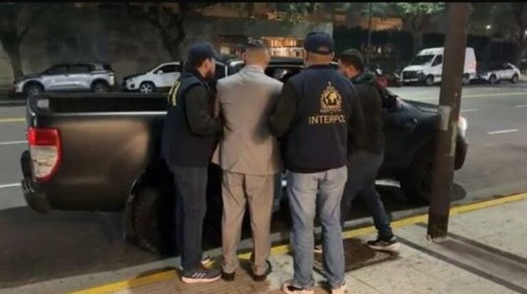 Vista del hotel en Puerto Madero donde fue detenido el prófugo mexicano