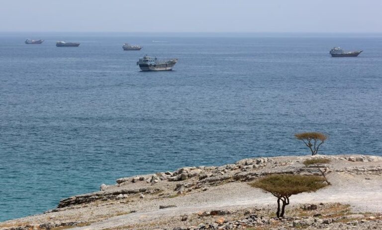 Buques petroleros en el estrecho de Ormuz tras ataque con misiles