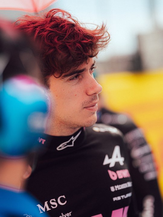Franco Colapinto en el circuito de Silverstone durante la clasificación del Gran Premio de Gran Bretaña