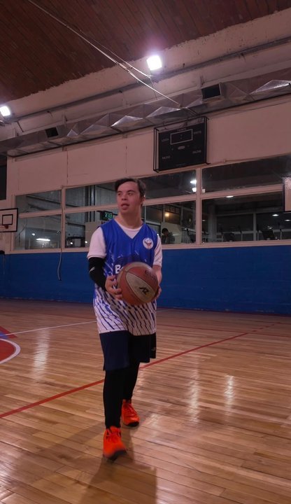 Gonzalo Basulto con la camiseta de la Selección Argentina de básquet