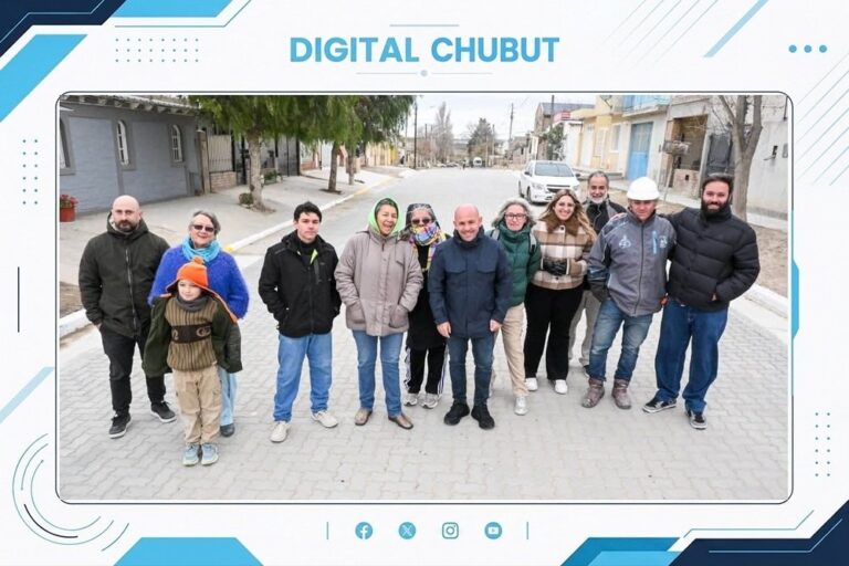 Inauguración de adoquinado en calle Soldado Desconocido, Puerto Madryn