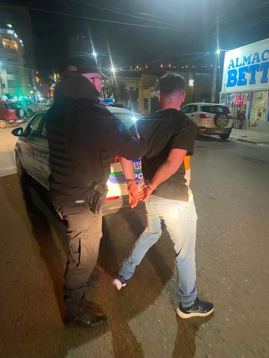 Policía en Comodoro Rivadavia