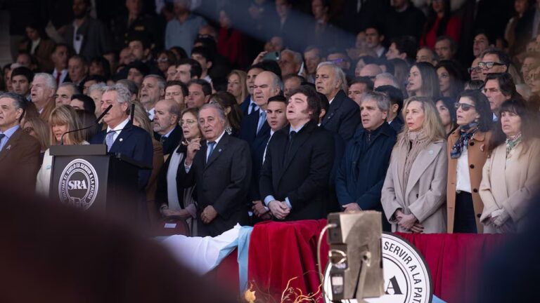 Presidente Javier Milei en el acto de inauguración de la Exposición Rural de Palermo, junto a autoridades