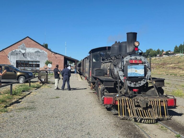 Locomotora a vapor de La Trochita en la estación Esquel