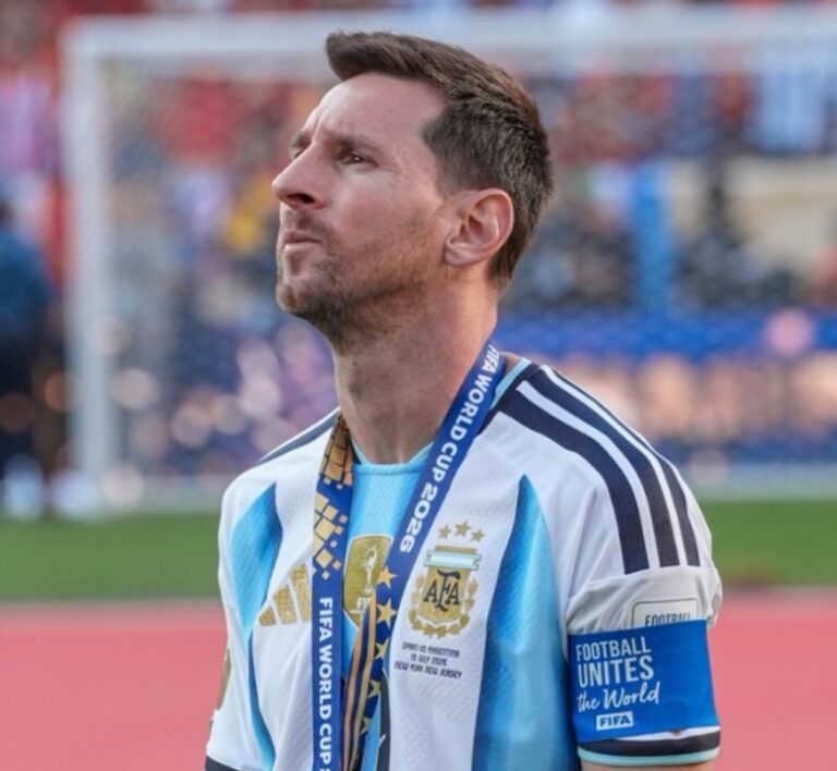 Lionel Messi con la camiseta de la Selección argentina tras la final del Mundial 2026