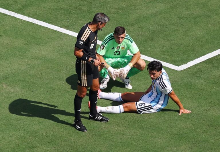 Lisandro Martínez en el campo de juego durante la final del Mundial 2026