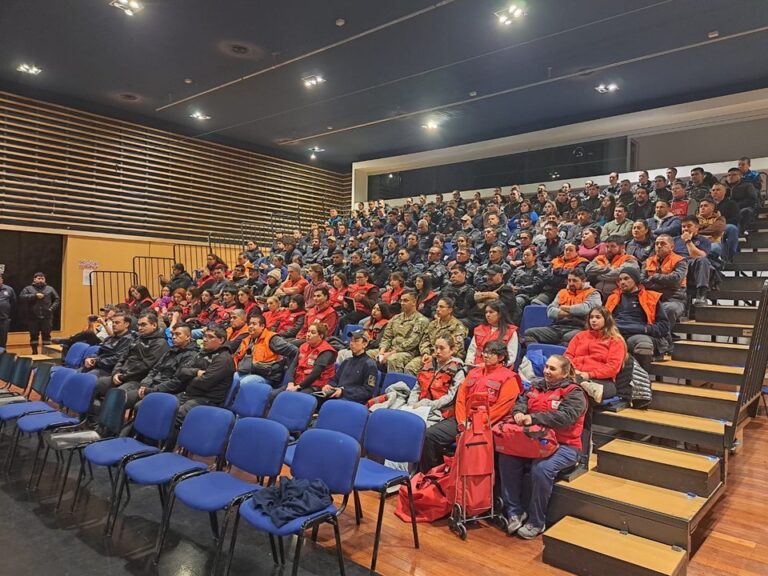 Participantes del Curso de Búsqueda de Personas en el Centro Cultural de Comodoro Rivadavia