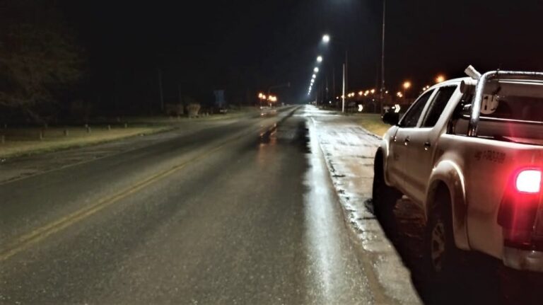 Ruta cordillerana con nieve y hielo en Chubut