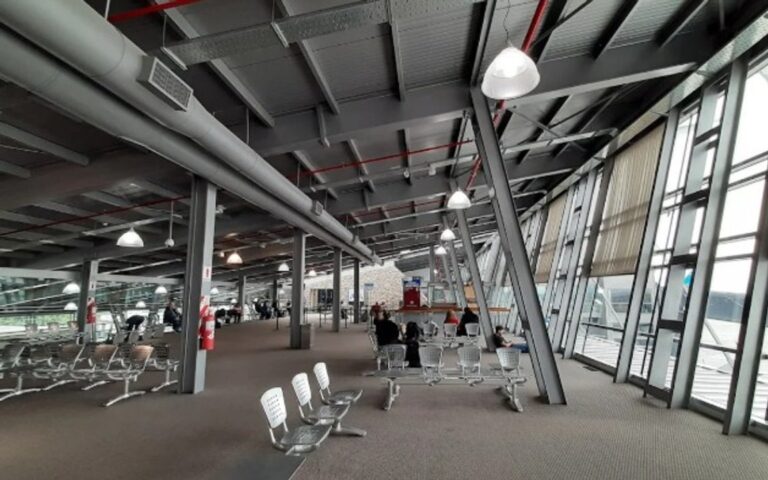 Vista exterior del Aeropuerto Internacional de El Calafate, Santa Cruz