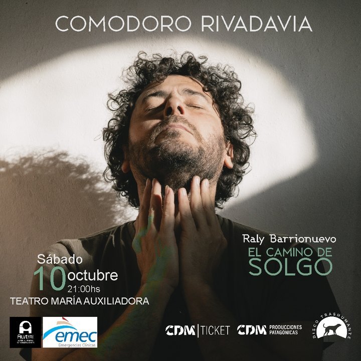 Raly Barrionuevo en escena durante un concierto
