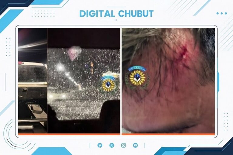 Móvil policial dañado en incidentes en Rawson