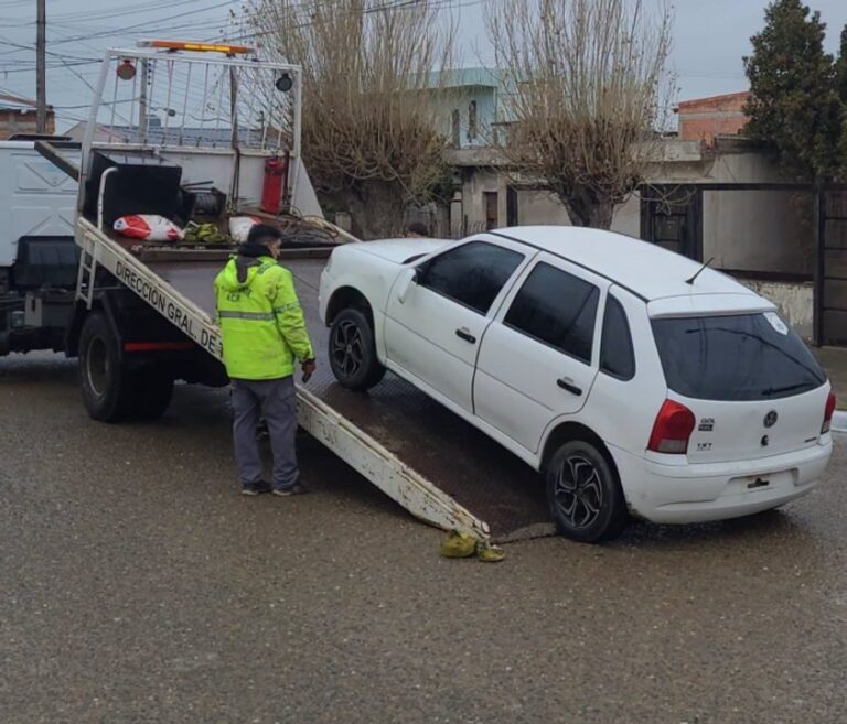Auto recuperado en allanamiento en Comodoro Rivadavia
