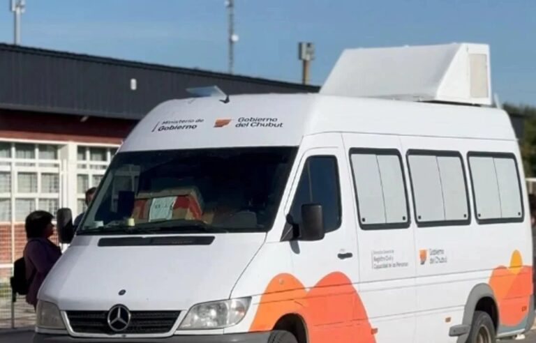 Unidad móvil del Registro Civil en la vía pública