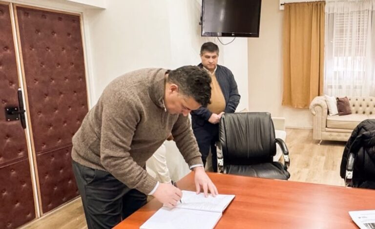 Firma del acuerdo paritario entre la Municipalidad de Sarmiento y el SOEMS