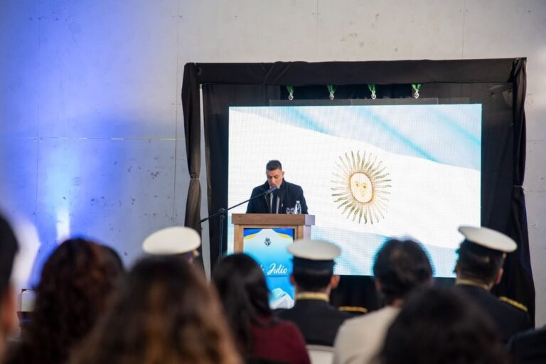 Acto oficial por el 210° aniversario de la Independencia en Sarmiento, Chubut