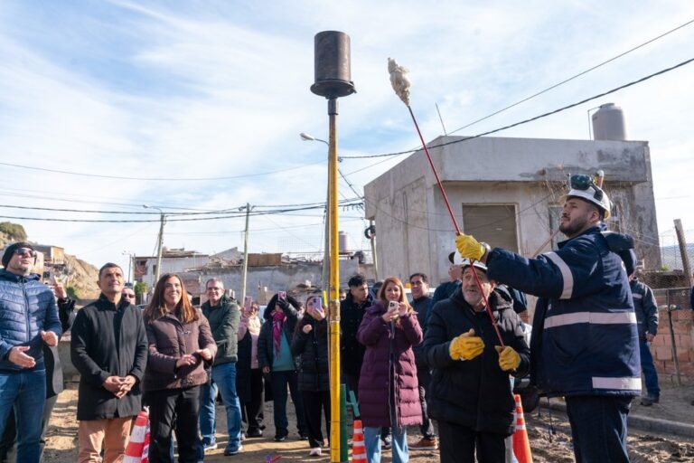 Inauguración de la red de gas en barrio Abel Amaya, Comodoro Rivadavia