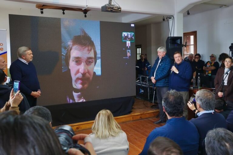 Acto de anuncio de ampliación del Gasoducto Cordillerano Patagónico con autoridades provinciales