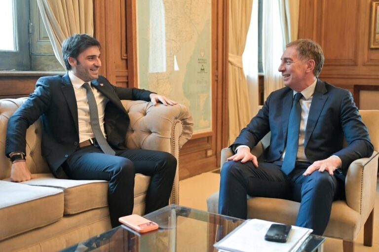 Reunión entre el gobernador Ignacio Torres y el jefe de Gabinete Diego Santilli en la Casa Rosada
