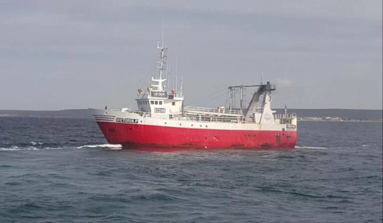 Embarcaciones en operativo de búsqueda en el Mar Argentino
