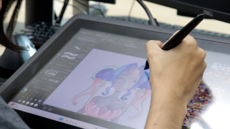 Estudiantes trabajando en animación 3D en la sede de la ENERC en Comodoro Rivadavia