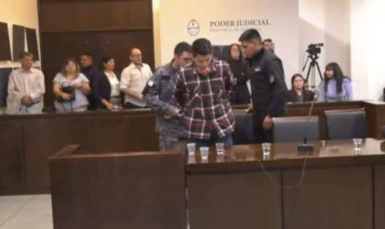 Iván Gabriel Juárez Cruz en la sala de audiencias durante el juicio
