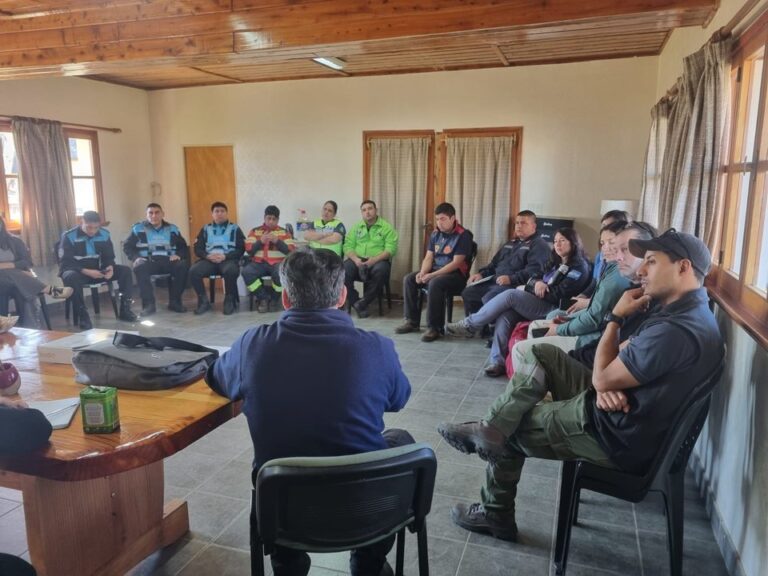 Reunión de organismos en la Municipalidad de Cholila para elaborar el Plan de Contingencia