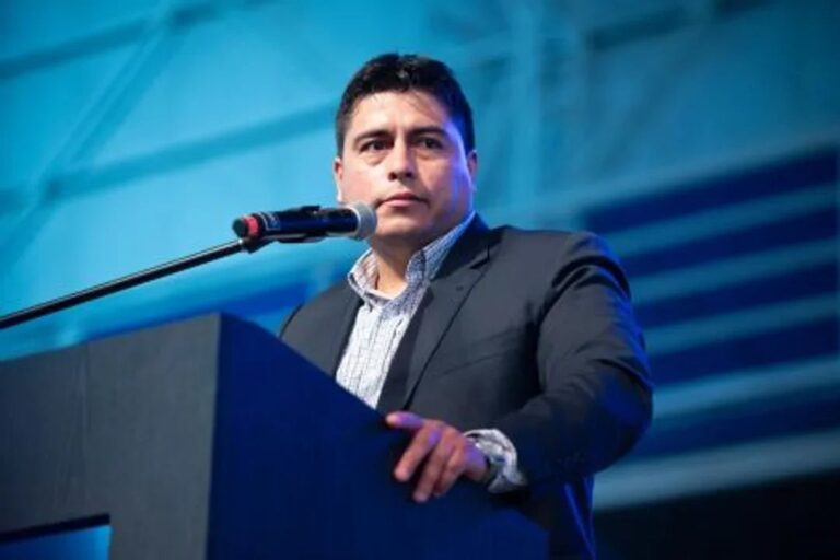 Claudio Vidal en conferencia de prensa