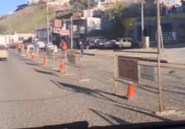 Trabajos de bacheo en la Ruta Nacional N°3 en Comodoro Rivadavia