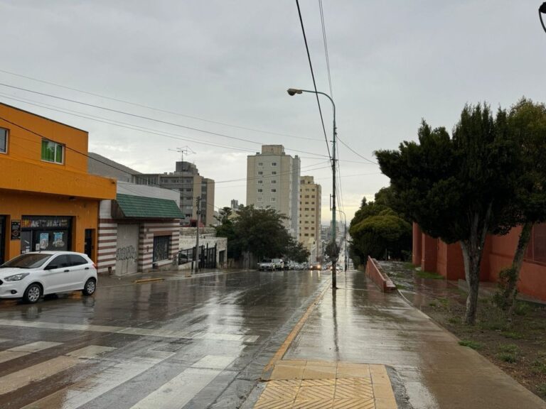 Vista de Comodoro Rivadavia con cielo nublado