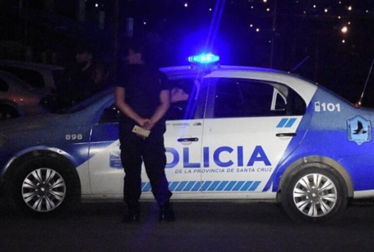 Escalera en Caleta Olivia donde ocurrió el robo a menores