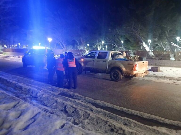 Camioneta Toyota retenida en un operativo de tránsito en Las Heras
