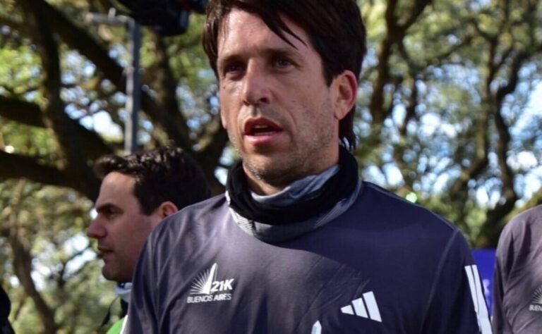 Diego Placente durante la Media Maratón de Buenos Aires