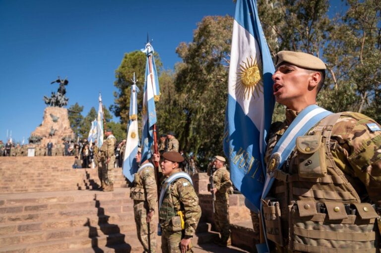 Jóvenes soldados del Ejército Argentino durante una formación militar