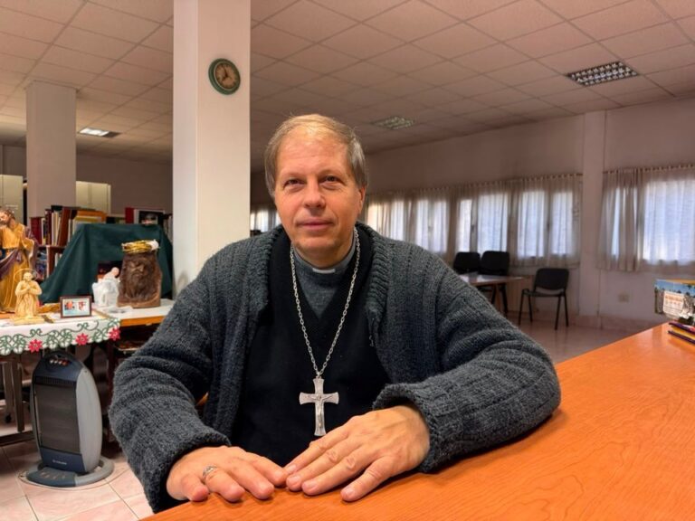 El Papa Francisco saluda a fieles