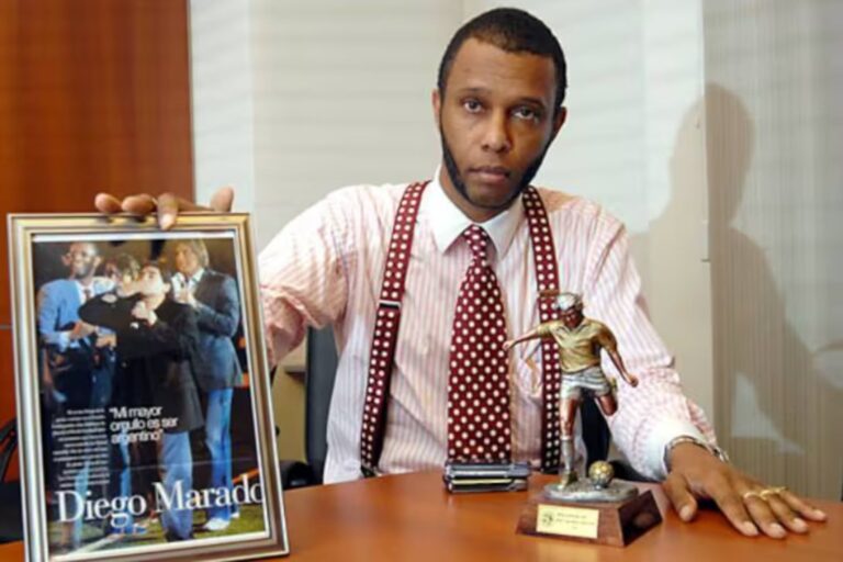 Emile Maxim St. Patrick Higgins en una entrevista televisiva