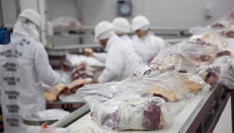 Carne vacuna argentina retirada del mercado por el FSIS