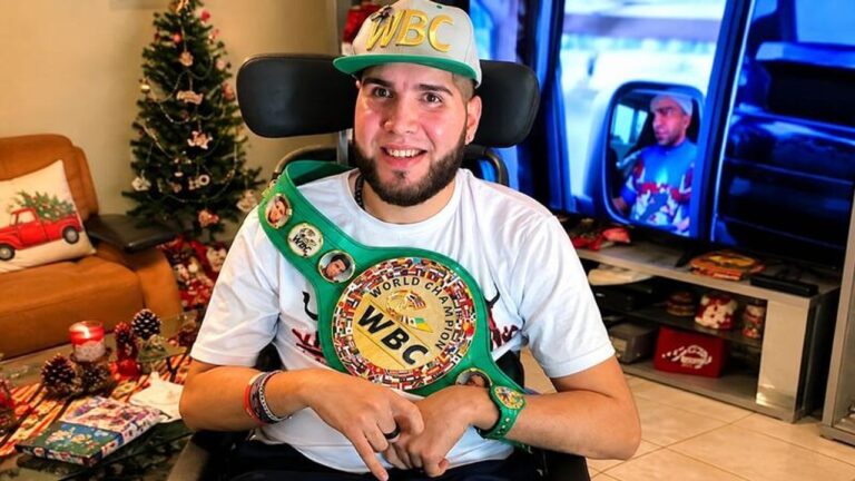 Prichard Colón durante un combate de boxeo