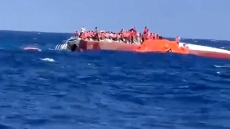 Operativo de rescate tras el hundimiento de un ferry frente a la costa norte de Chipre
