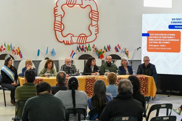 Presentación de la Fiesta Nacional de las Comunidades Extranjeras en Comodoro Rivadavia