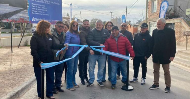 Inauguración de asfalto en el barrio Islas Malvinas de Neuquén