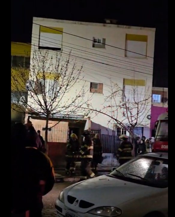 Vivienda destruida por incendio en Puerto Madryn