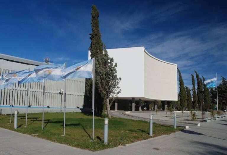 Sesión de la Legislatura de Chubut durante el debate de la emergencia hídrica