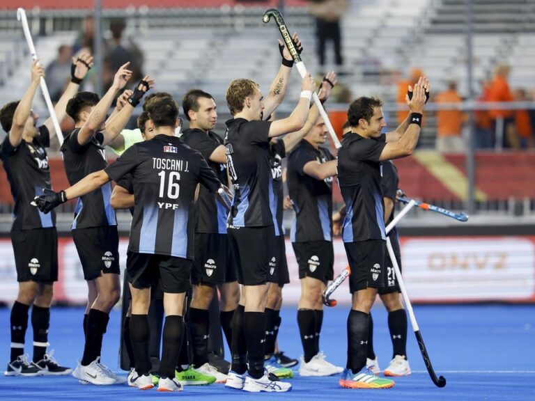 Equipo argentino de hockey celebrando un gol durante el partido contra India en el Mundial de Hockey 2026