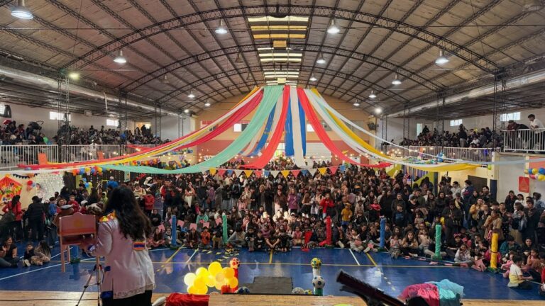 Festejo del Día de las Infancias en el Gimnasio Municipal de Dolavon