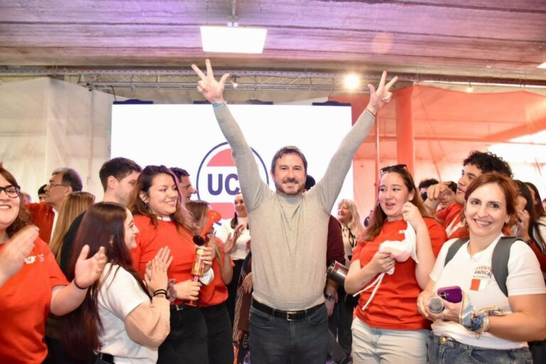 Gerardo Merino durante la asamblea de la UCR en Esquel